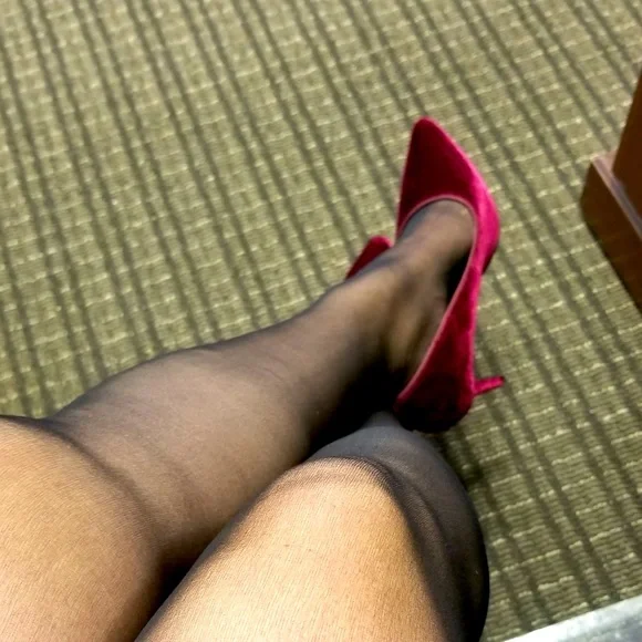 APT 9 DYNAMIC COMFORT HEELS SZ. 8.5 in cranberry velveteen - Picture 4 of 5